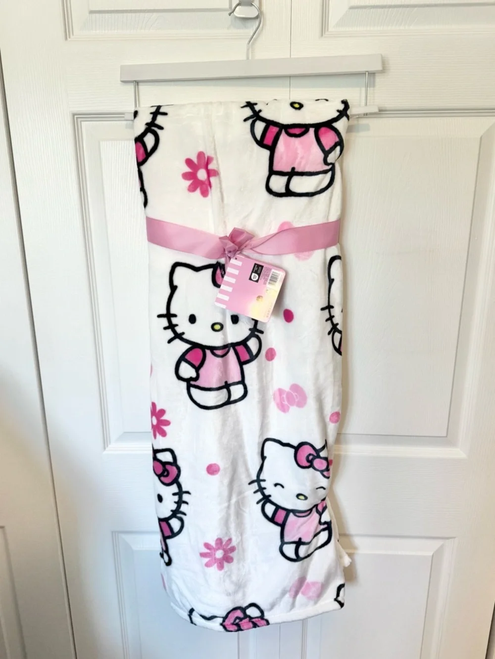 NWT Hello Kitty Sanrio Pink Character Plush Throw Blanket 50x70 Soft Cozy
